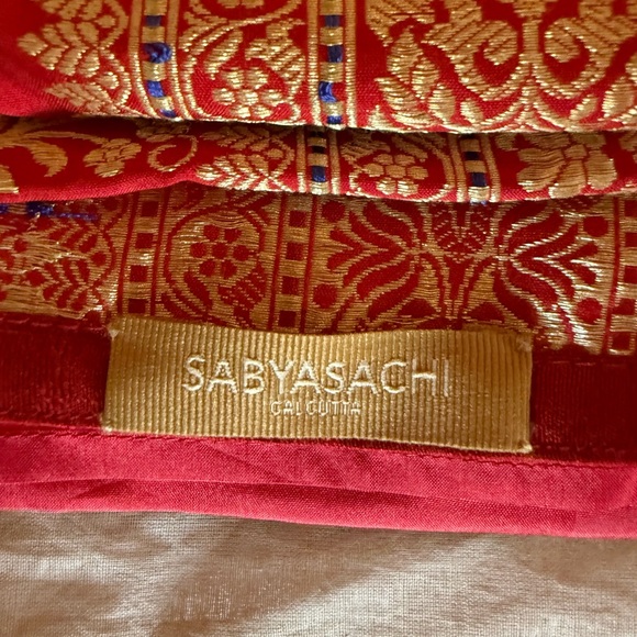 NEW Sabyasachi Elegant Red and Gold Embroidered Saree - Picture 5 of 7
